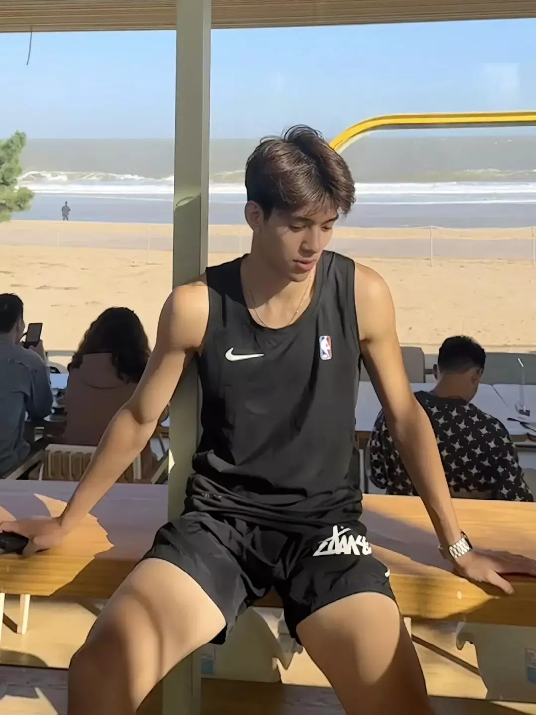 图片[7]-05年黑皮体育生男大，这颜值有点高啊……-小蓝短视频