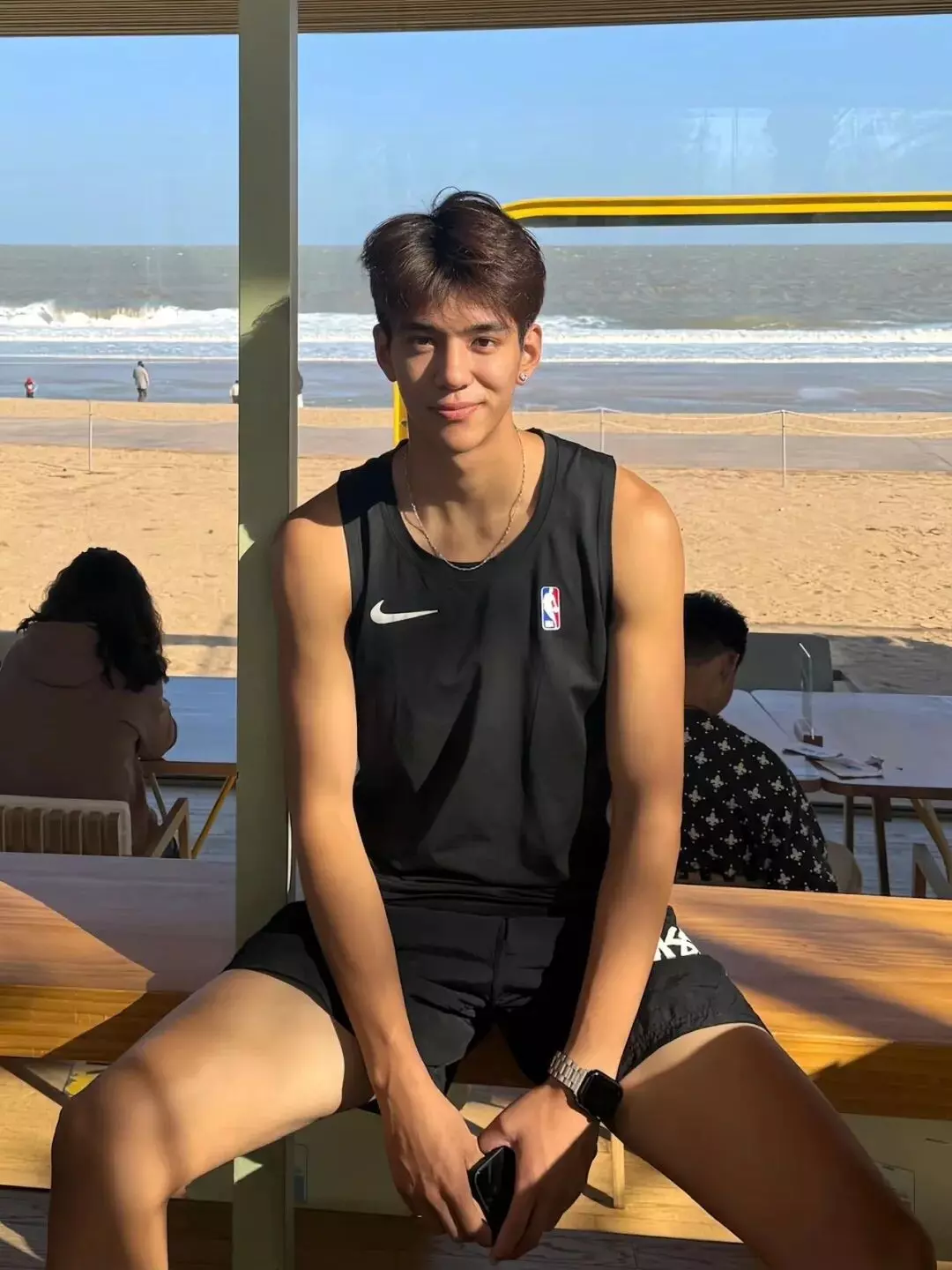 图片[6]-05年黑皮体育生男大，这颜值有点高啊……-小蓝短视频