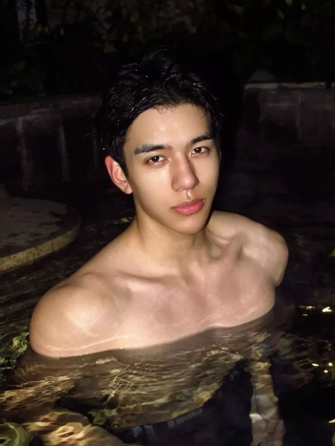 图片[11]-05年黑皮体育生男大，这颜值有点高啊……-小蓝短视频