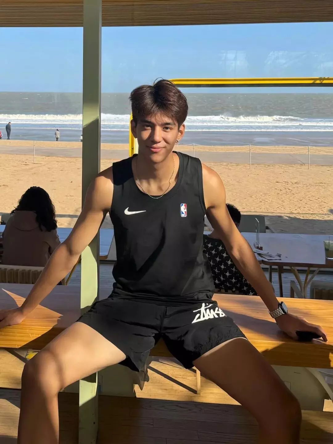 图片[8]-05年黑皮体育生男大，这颜值有点高啊……-小蓝短视频