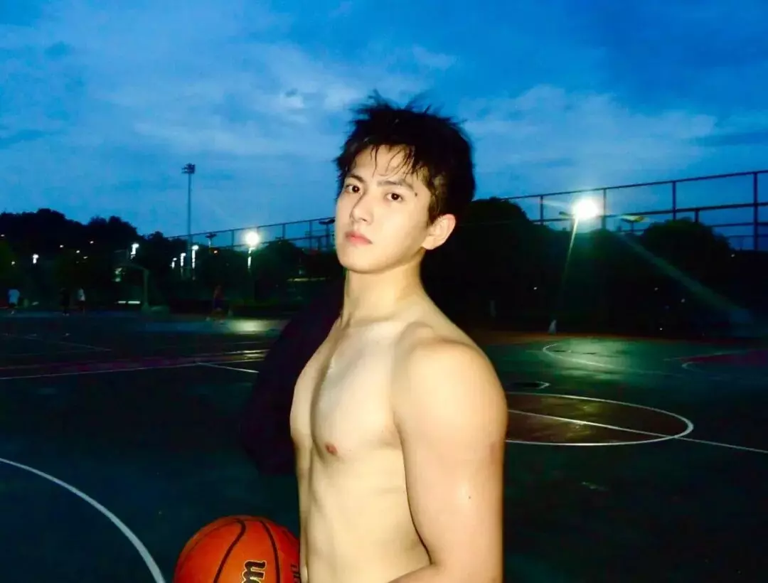 图片[3]-187中南大学硬帅篮球体育生，极品身材太馋人...-潮男潮北-潮男潮北