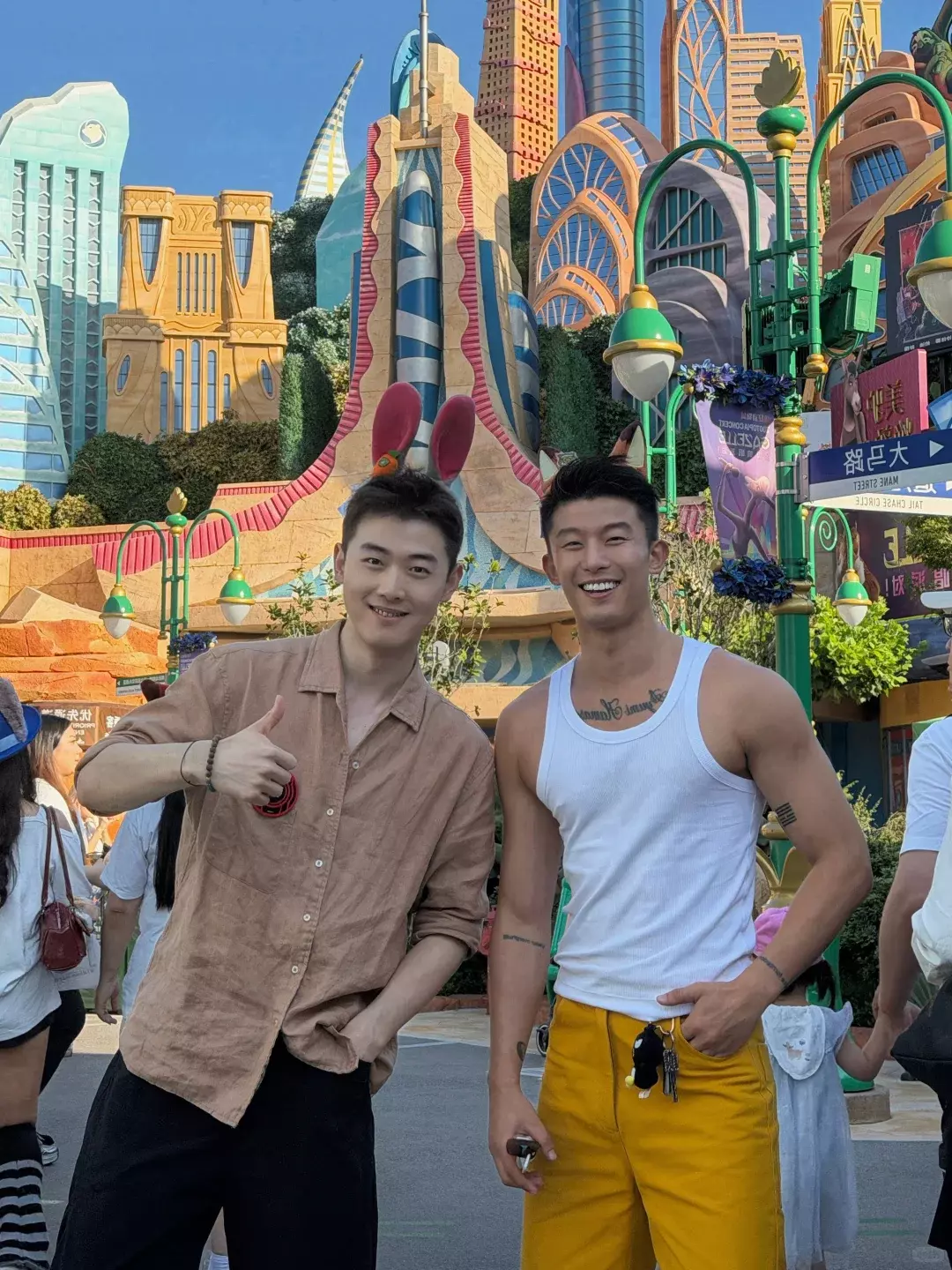 图片[15]-上海薄肌男神胶衣棒球服杀疯，这笑容谁顶得住-小蓝短视频