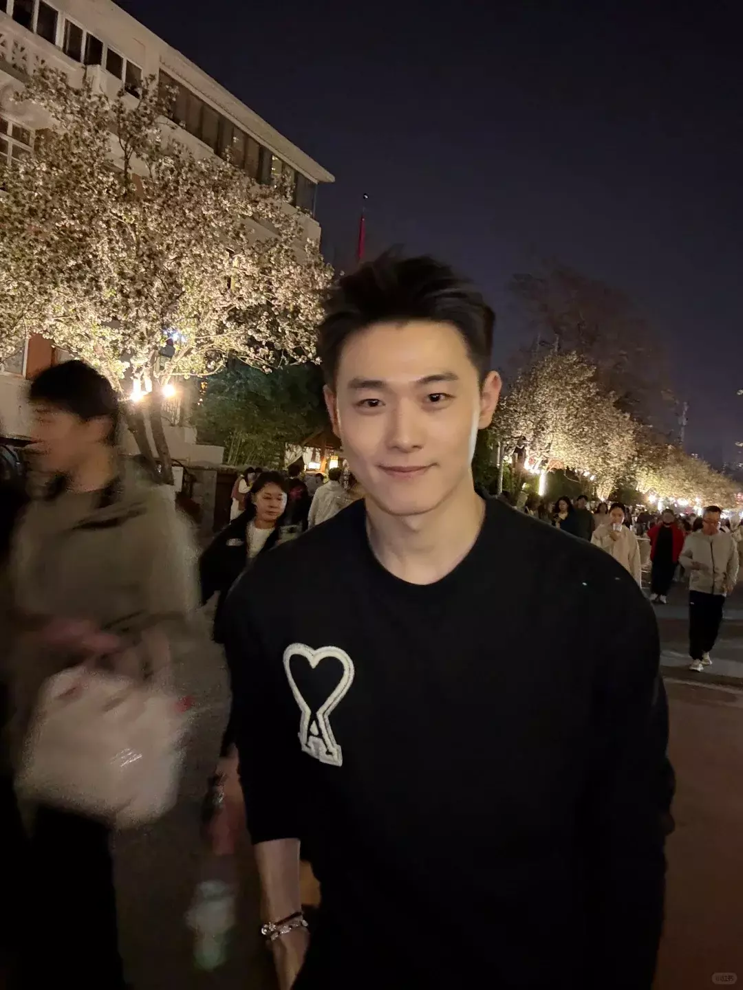 图片[9]-上海薄肌男神胶衣棒球服杀疯，这笑容谁顶得住-小蓝短视频