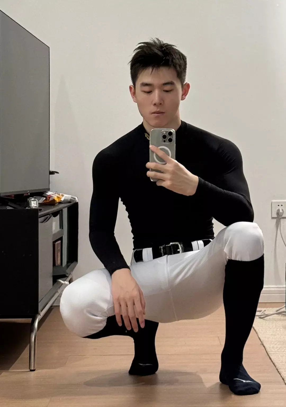 上海薄肌男神胶衣棒球服杀疯，这笑容谁顶得住