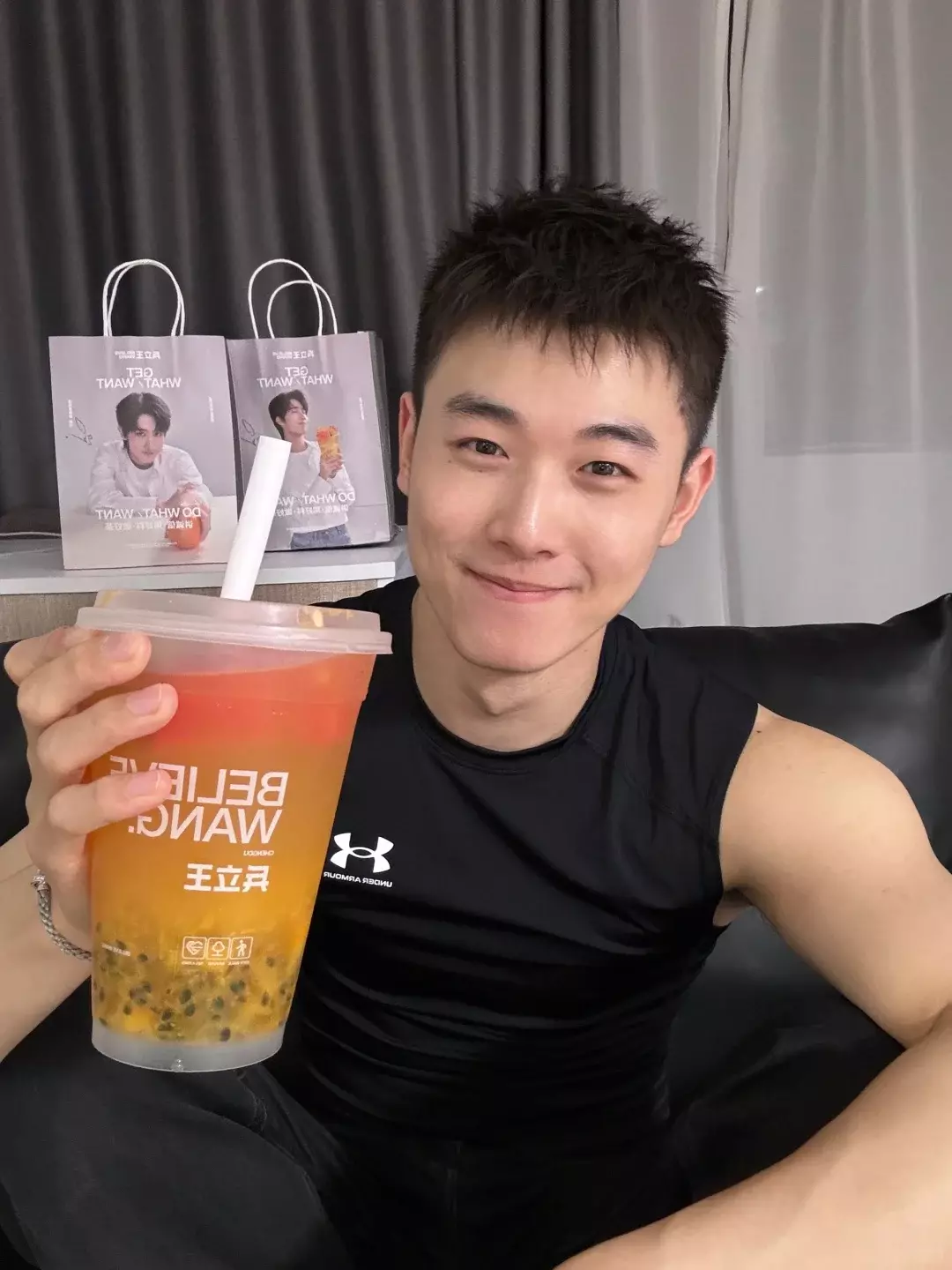 图片[18]-上海薄肌男神胶衣棒球服杀疯，这笑容谁顶得住-小蓝短视频