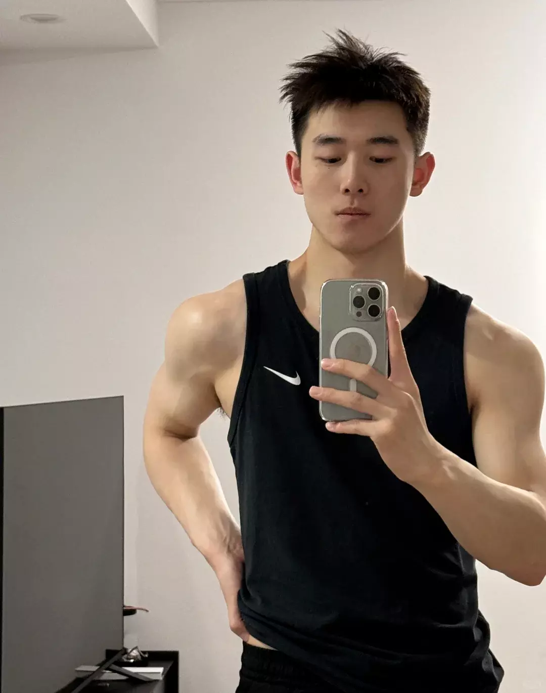 图片[6]-上海薄肌男神胶衣棒球服杀疯，这笑容谁顶得住-小蓝短视频