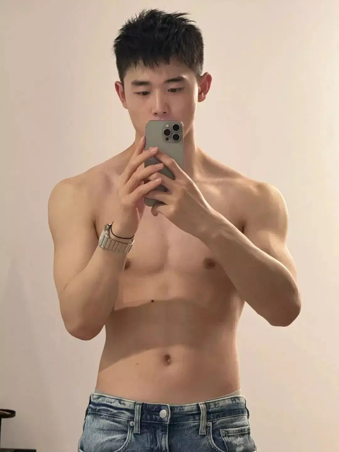 图片[7]-上海薄肌男神胶衣棒球服杀疯，这笑容谁顶得住-小蓝短视频