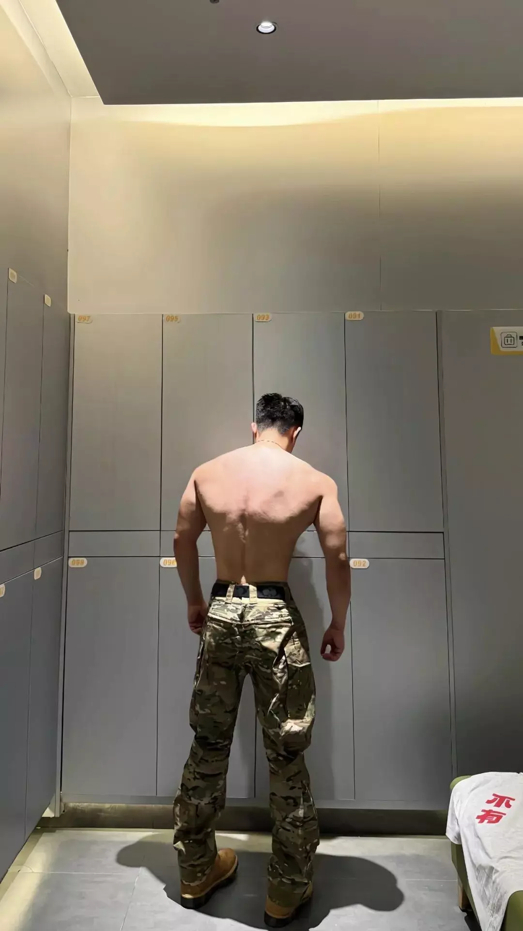 图片[11]-183cm白皮腹肌体育生，好优越的头身比！-潮男潮北-潮男潮北