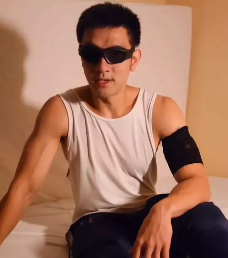 图片[8]-185CM体育生按摩视频外网传疯了！正装、墨镜实力太强爆火！-潮男潮北-潮男潮北