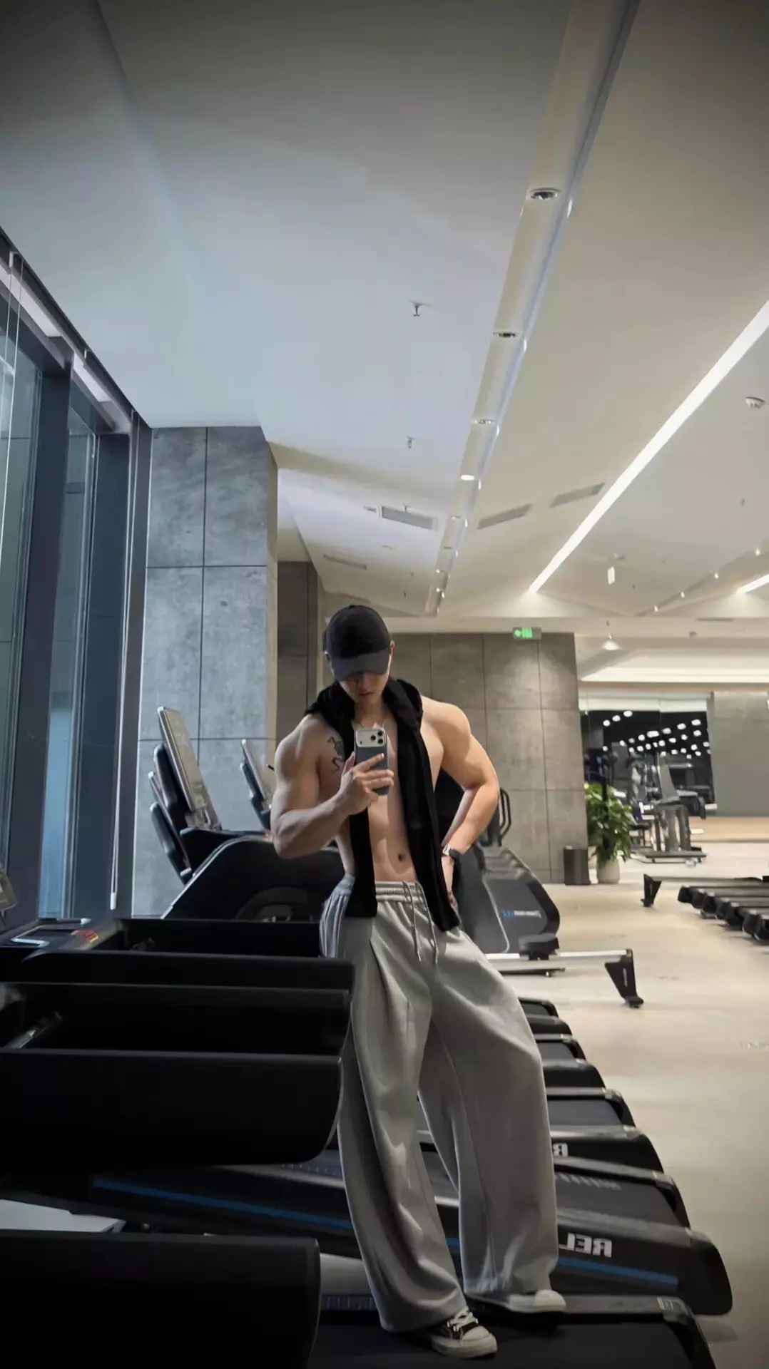 图片[2]-183cm白皮腹肌体育生，好优越的头身比！-潮男潮北-潮男潮北