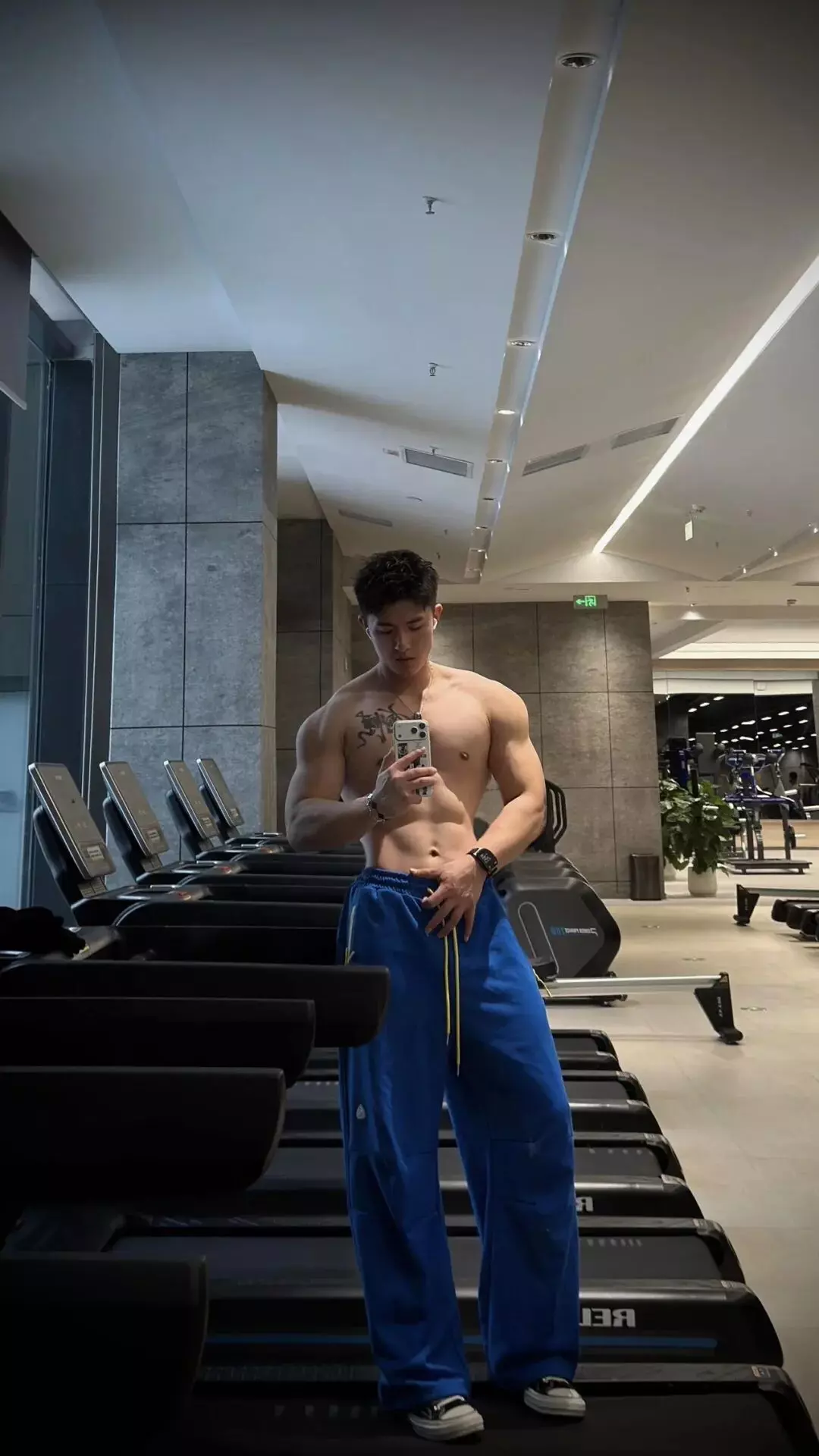 图片[12]-183cm白皮腹肌体育生，好优越的头身比！-潮男潮北-潮男潮北