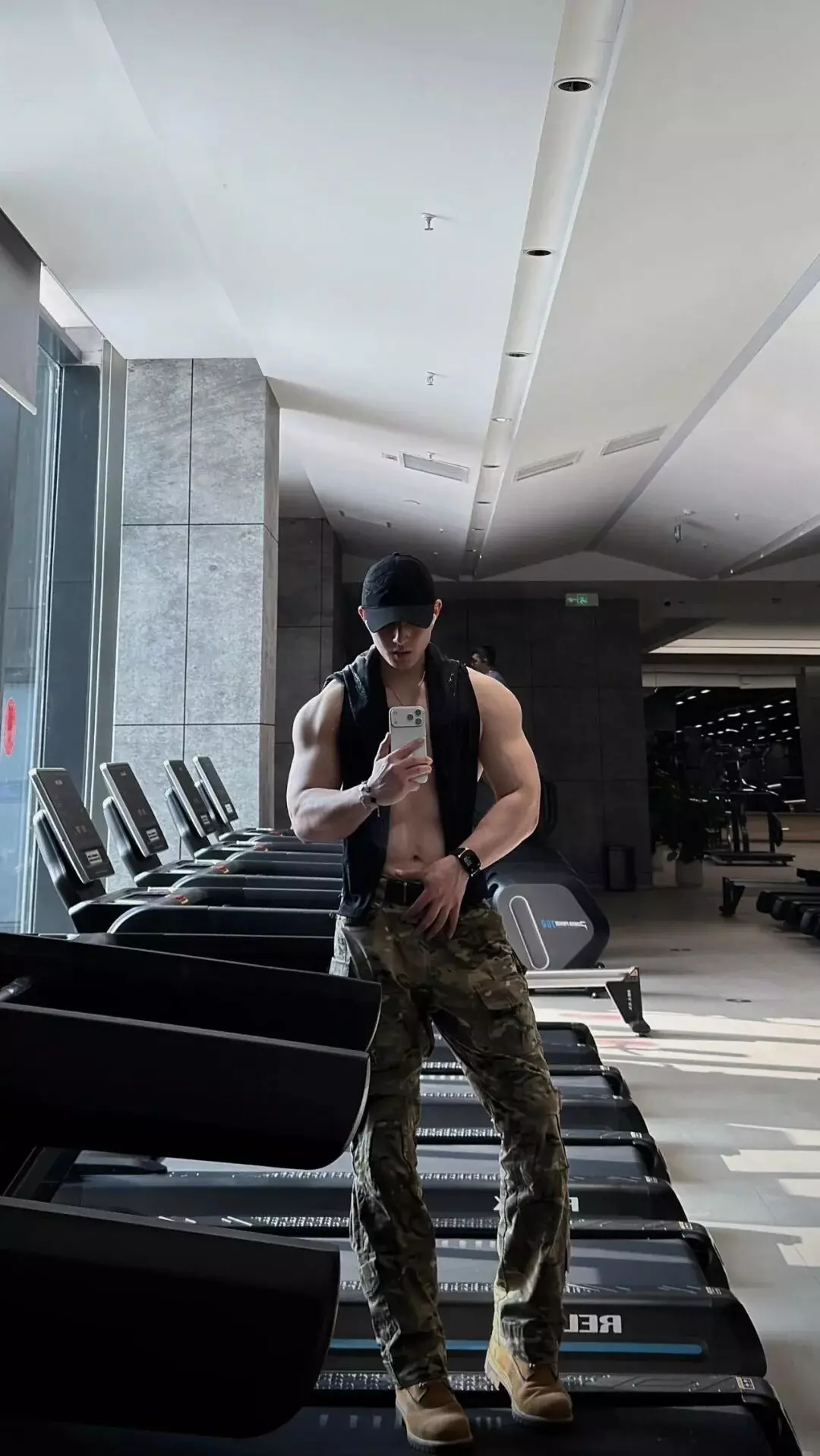 图片[4]-183cm白皮腹肌体育生，好优越的头身比！-潮男潮北-潮男潮北