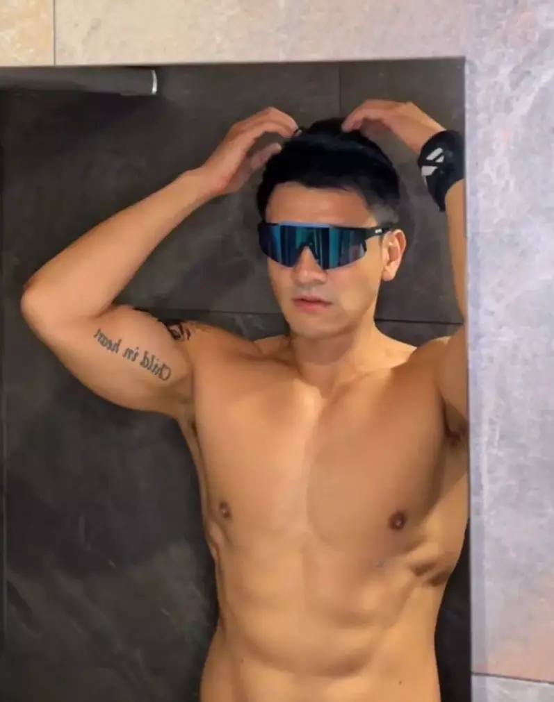 图片[9]-185CM体育生按摩视频外网传疯了！正装、墨镜实力太强爆火！-潮男潮北-潮男潮北