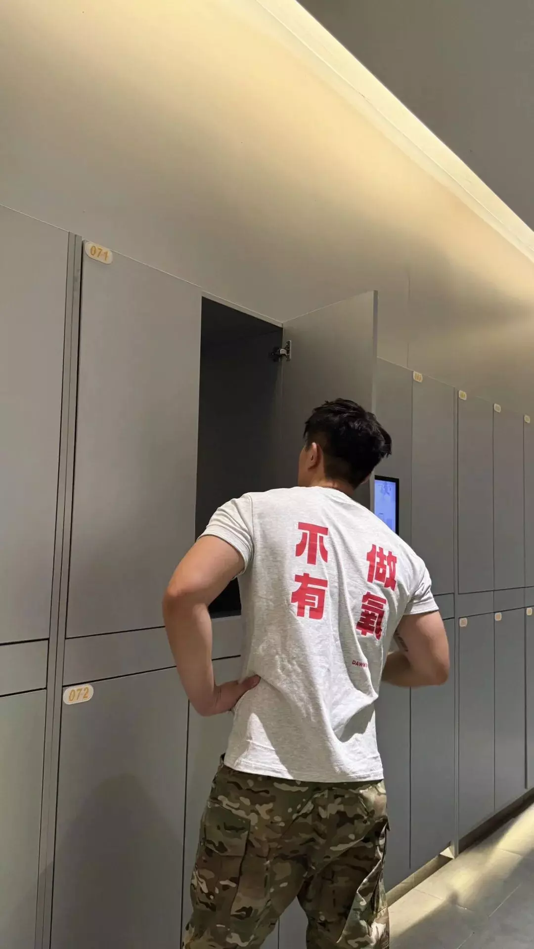 图片[10]-183cm白皮腹肌体育生，好优越的头身比！-潮男潮北-潮男潮北