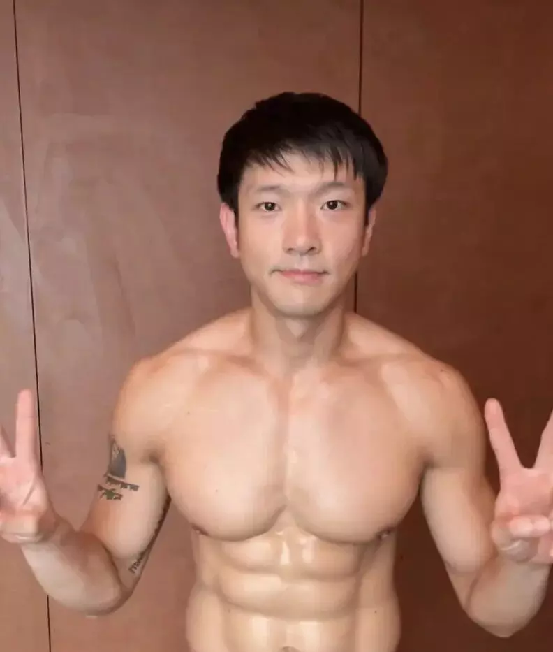 图片[12]-185CM体育生按摩视频外网传疯了！正装、墨镜实力太强爆火！-潮男潮北-潮男潮北