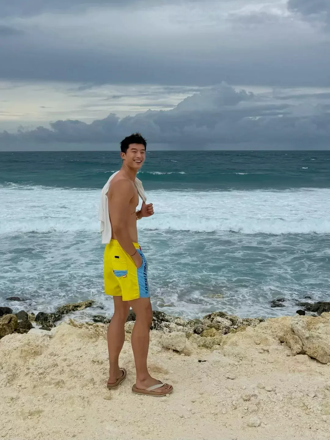 图片[5]-00后黑皮体育生安静内敛的涩感-小蓝短视频