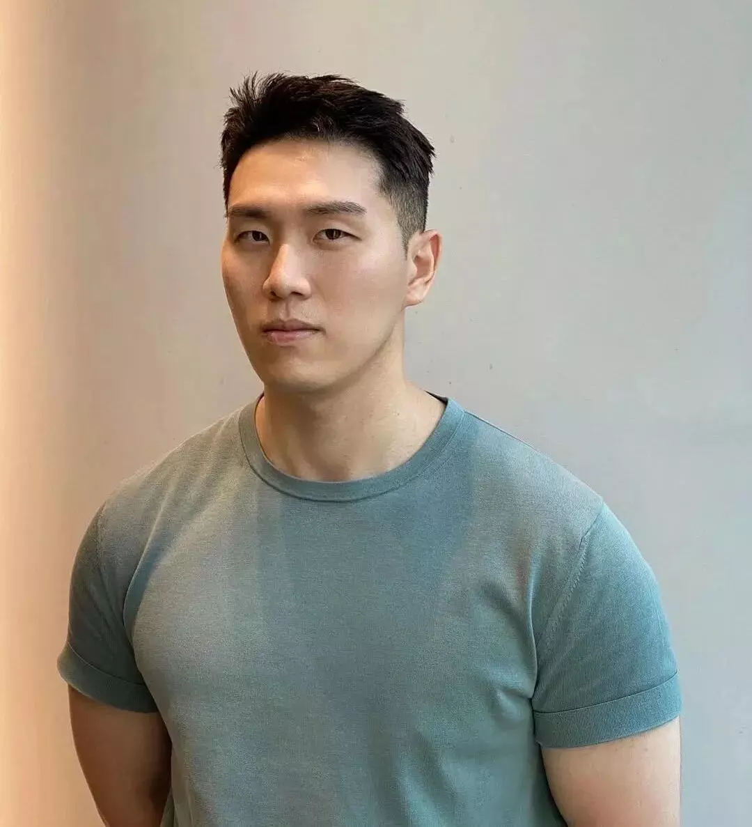 40岁男人别留“刘海”发型了，剪这3款露额发型，看着就帅气！-潮男潮北