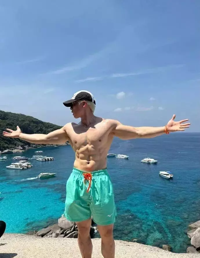 十佳胸肌大大滴帅哥精选 身材好 颜值高 气息浓-小蓝短视频