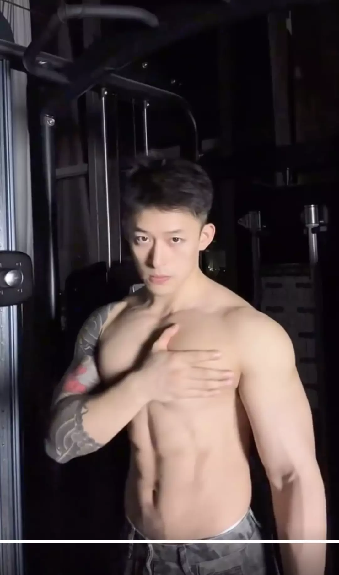 图片[8]-人夫感爆棚的直男被爆下海？带货"真人倒模"附带照片火啦！-小蓝短视频