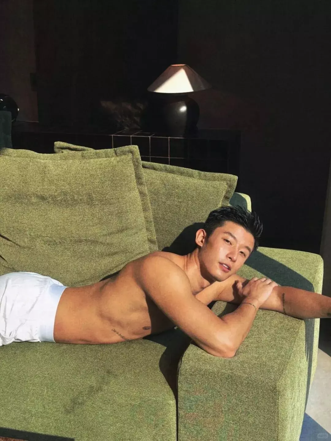 图片[9]-00后黑皮体育生安静内敛的涩感-小蓝短视频