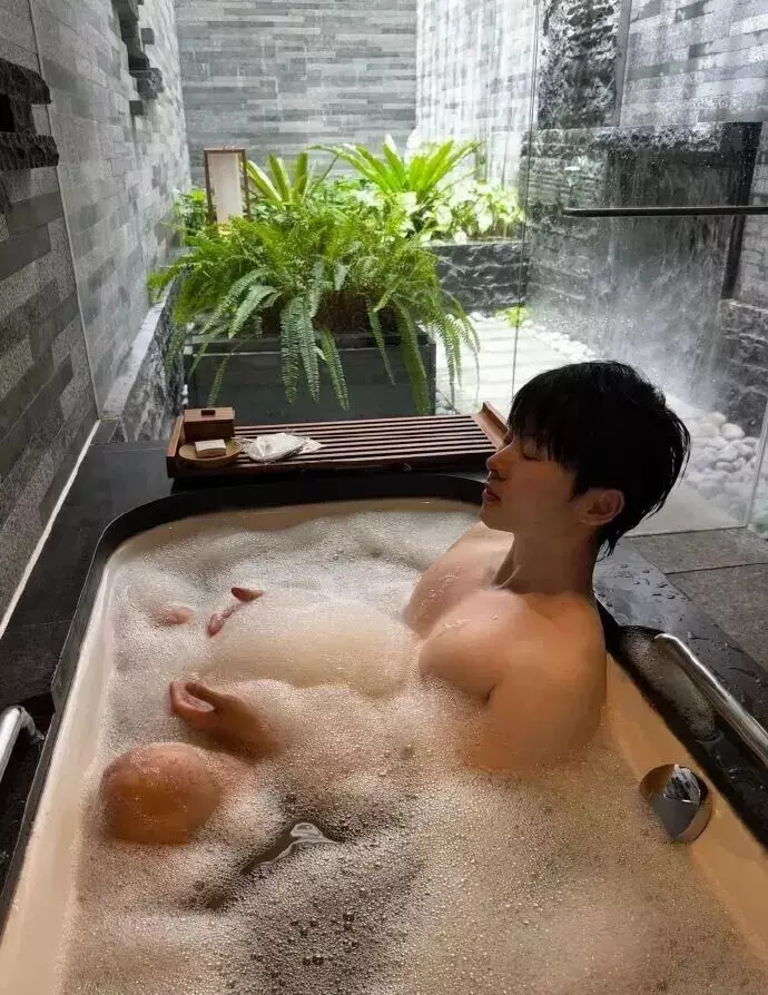 图片[10]-十佳胸肌大大滴帅哥精选 身材好 颜值高 气息浓-小蓝短视频