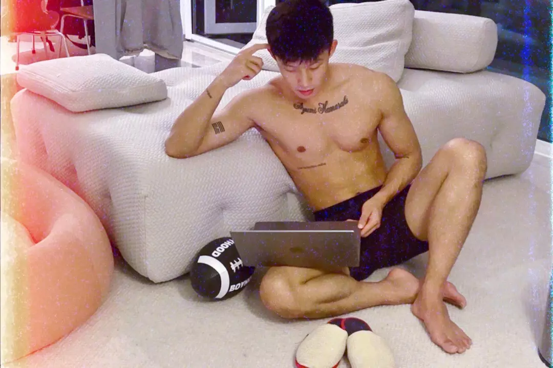 图片[3]-00后黑皮体育生安静内敛的涩感-小蓝短视频