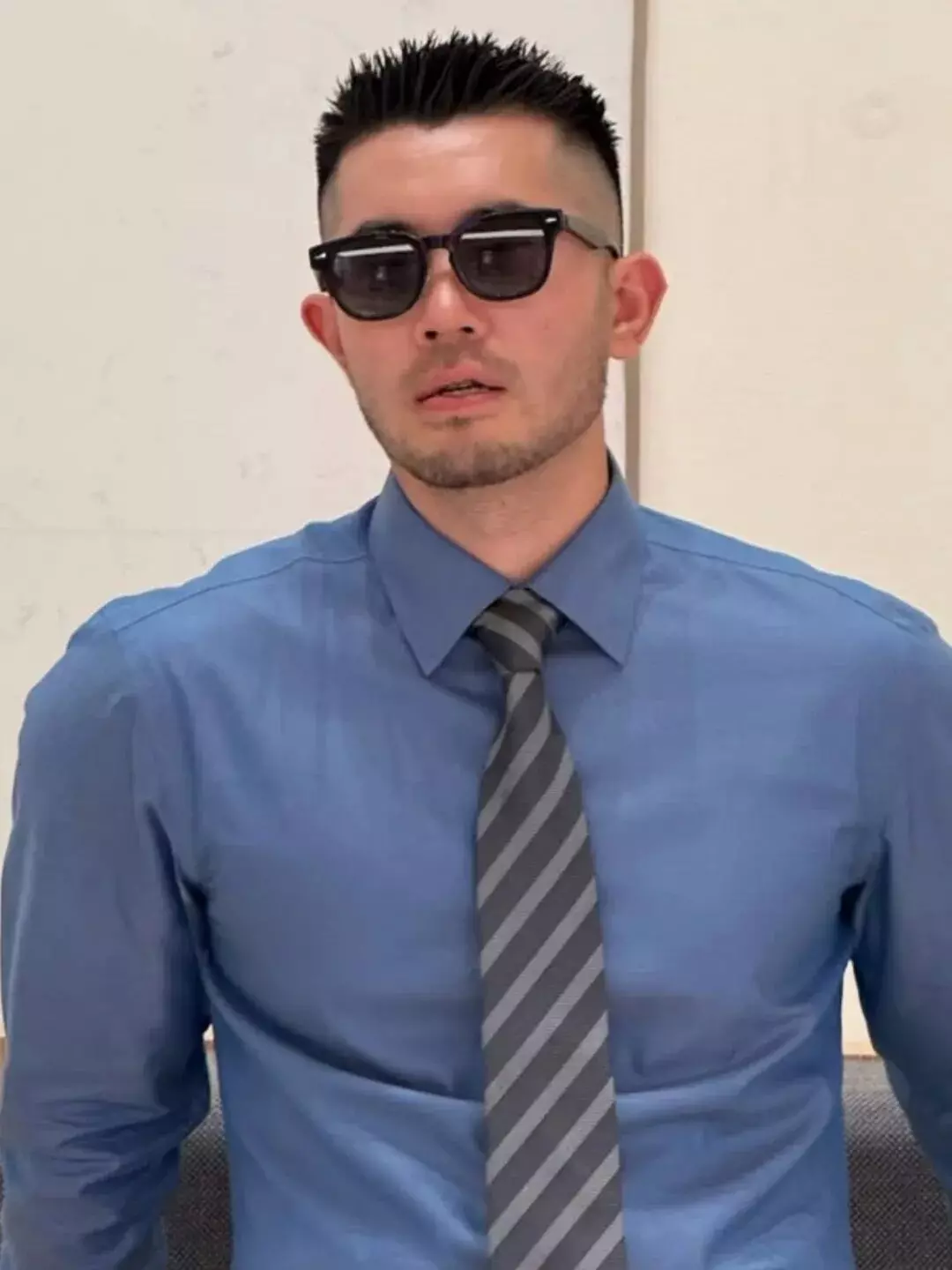 图片[3]-40岁男人别留“刘海”发型了，剪这3款露额发型，看着就帅气！-潮男潮北-潮男潮北