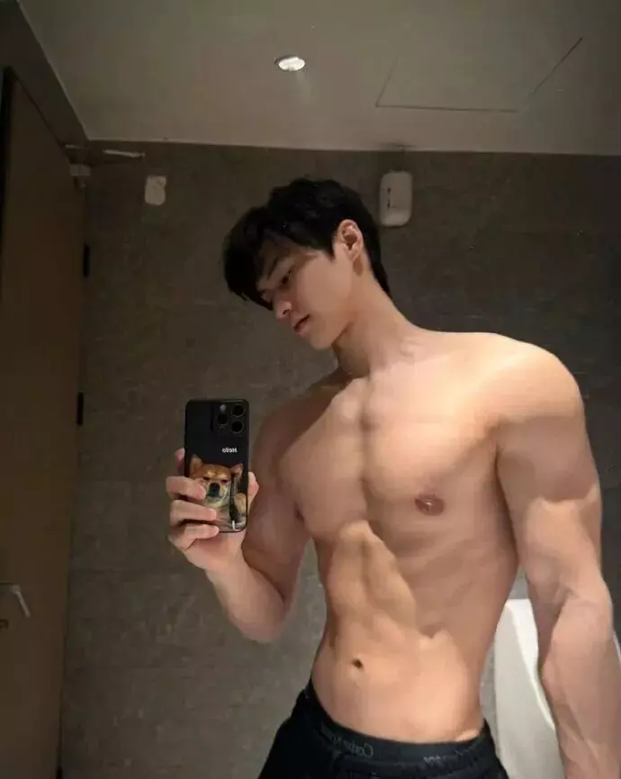 图片[3]-十佳胸肌大大滴帅哥精选 身材好 颜值高 气息浓-小蓝短视频