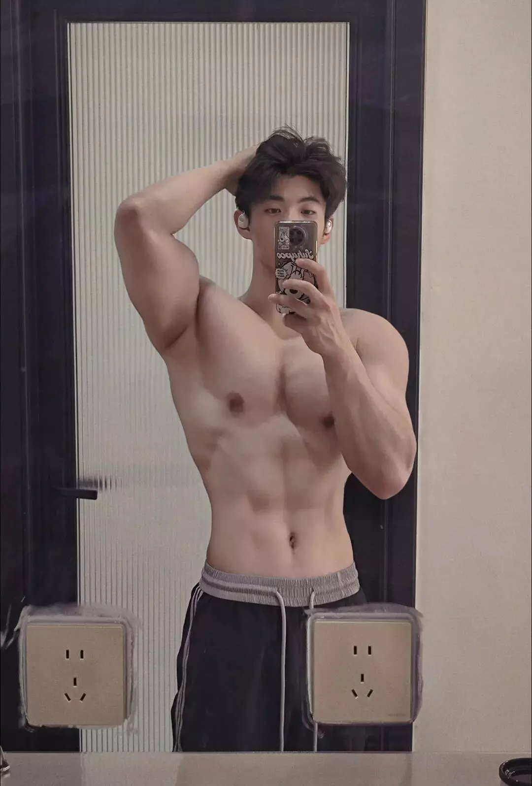 图片[12]-187脂包肌硬帅男大体育生，网友：这胸肌女生看了都自卑...-小蓝短视频