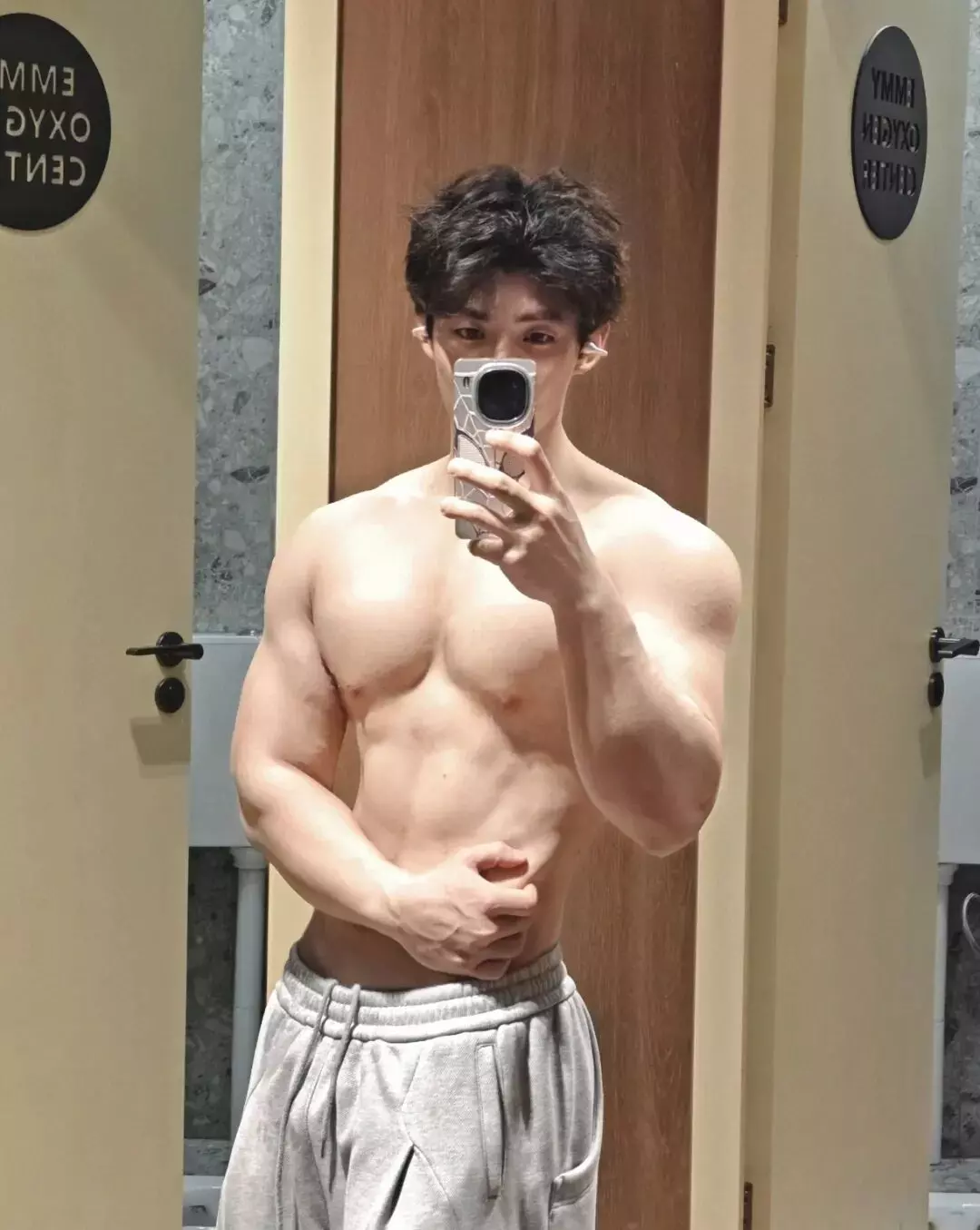 图片[2]-187脂包肌硬帅男大体育生，网友：这胸肌女生看了都自卑...-小蓝短视频