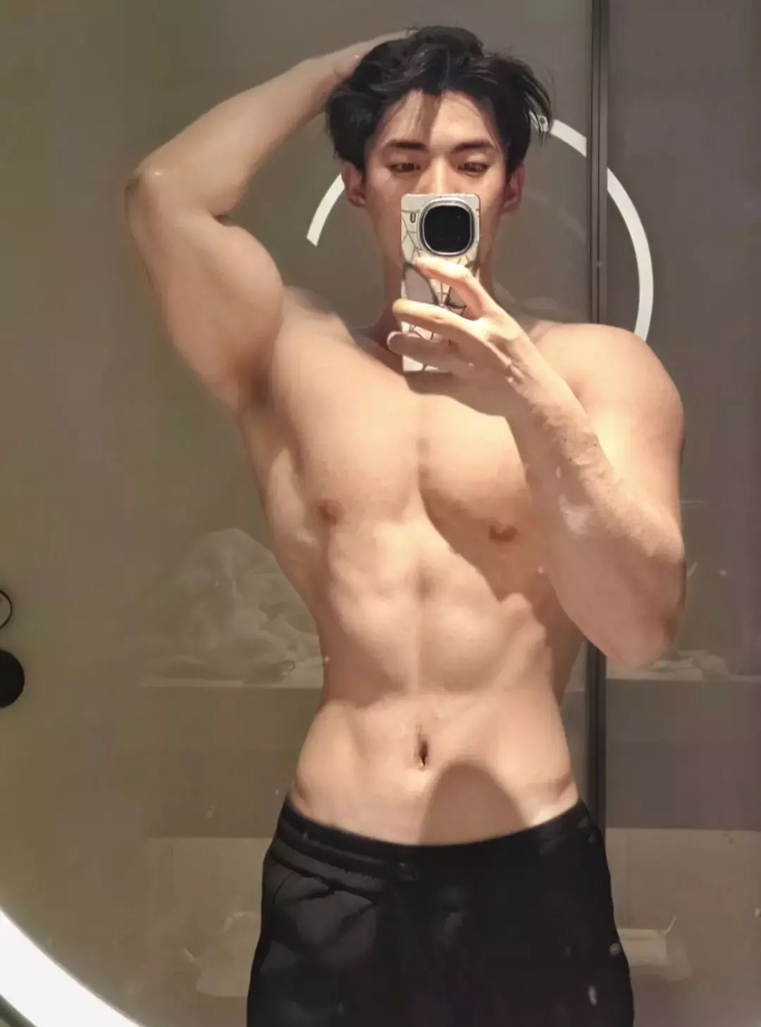 图片[13]-187脂包肌硬帅男大体育生，网友：这胸肌女生看了都自卑...-小蓝短视频