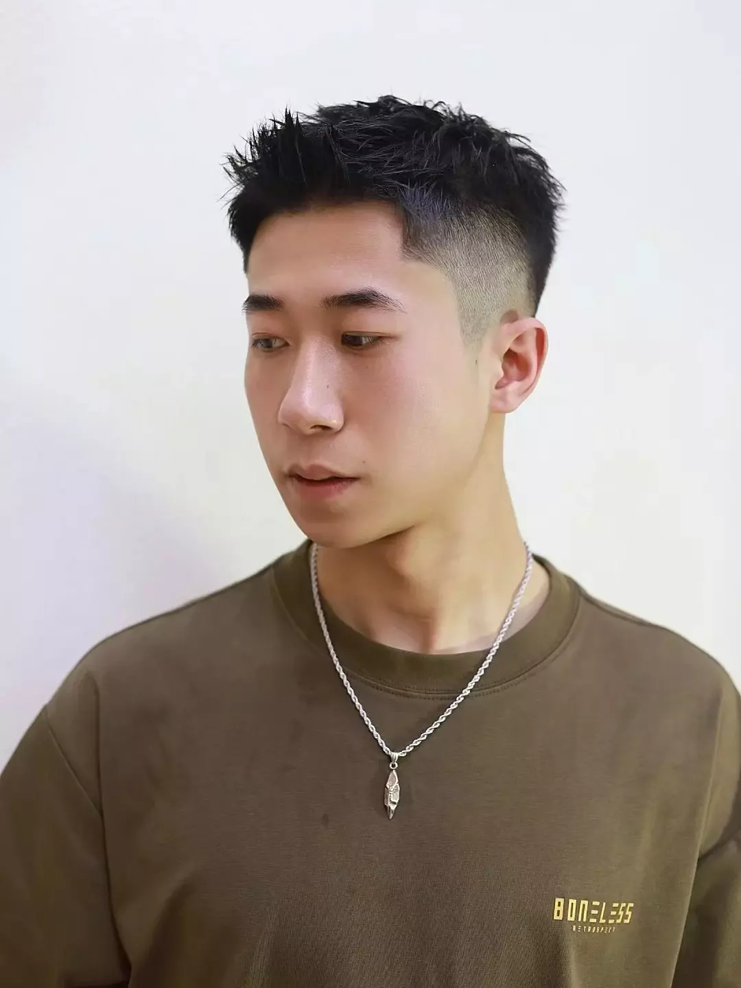 男生留“短发”发型干净利落，2026年建议剪这3款，时髦又帅气！-潮男潮北