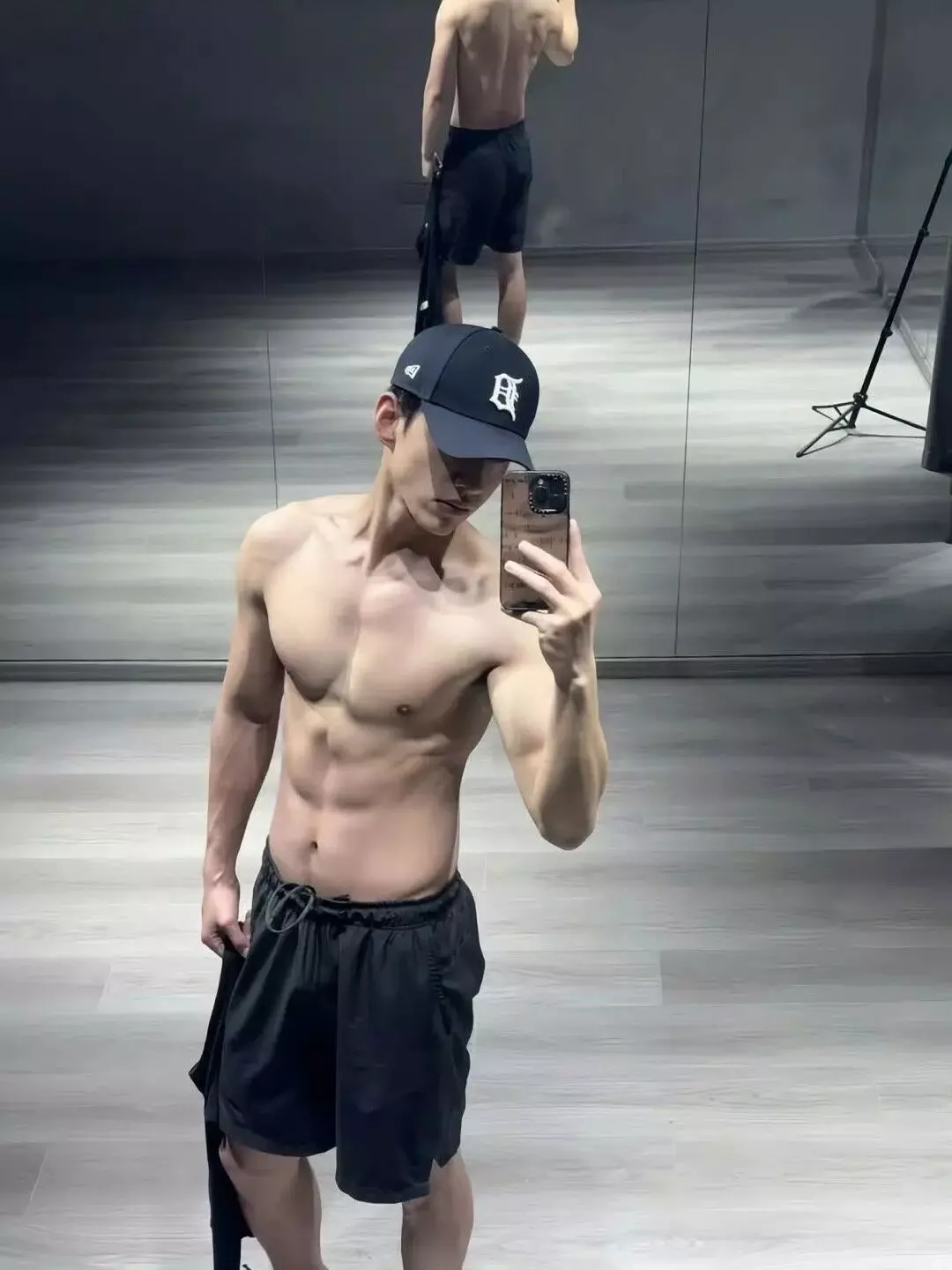 图片[7]-35岁的李嘉格找26岁薄肌男友，太帅了登热搜！-小蓝短视频