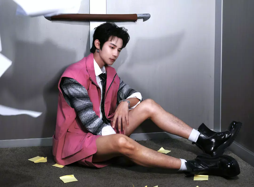 图片[1]-“古偶男神”武了十年无人知，衣服一脱全网爆火！-潮男潮北-潮男潮北