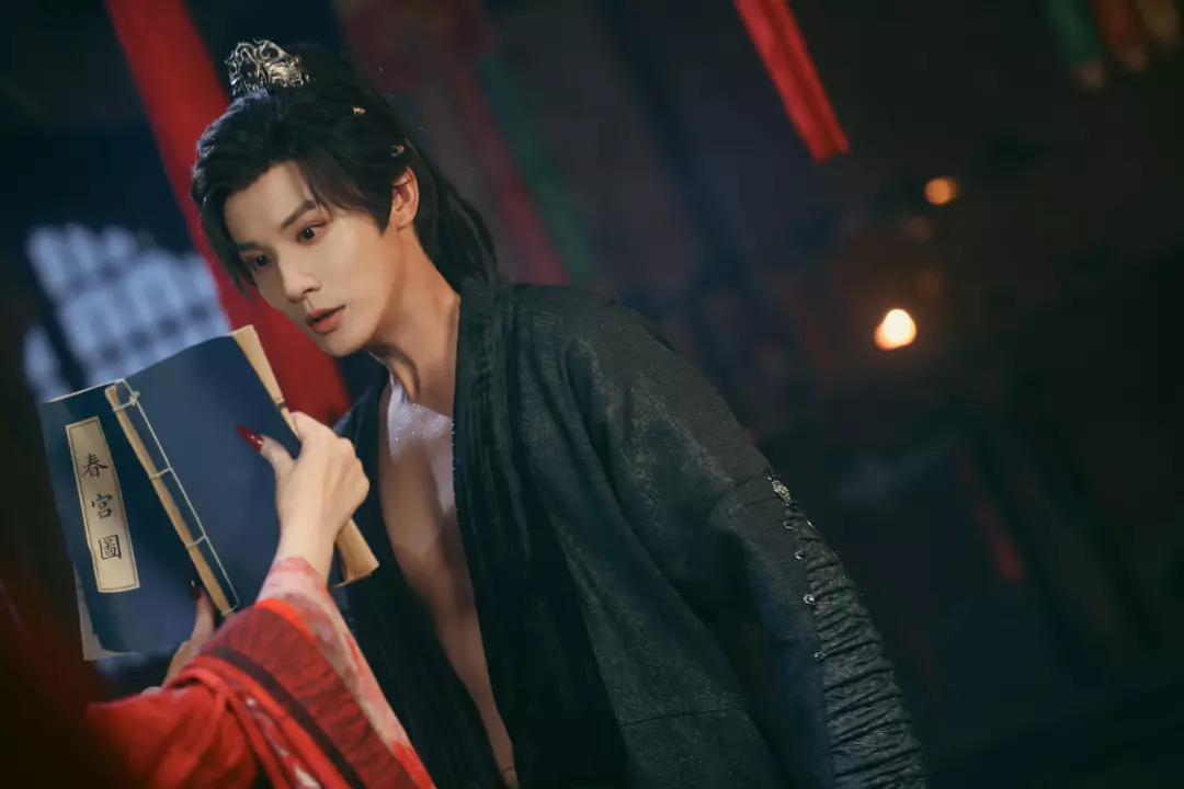 图片[2]-“古偶男神”武了十年无人知，衣服一脱全网爆火！-潮男潮北-潮男潮北