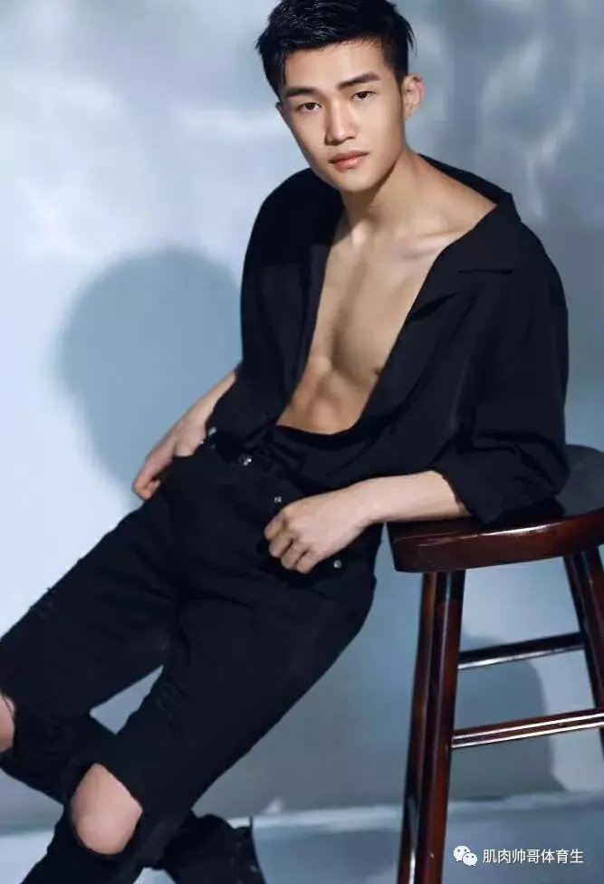 图片[3]-肌肉帅哥体育生，祝各位新年快乐，马年大吉-潮男潮北-潮男潮北