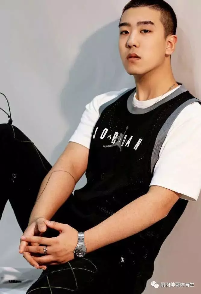 图片[9]-肌肉帅哥体育生，祝各位新年快乐，马年大吉-潮男潮北-潮男潮北