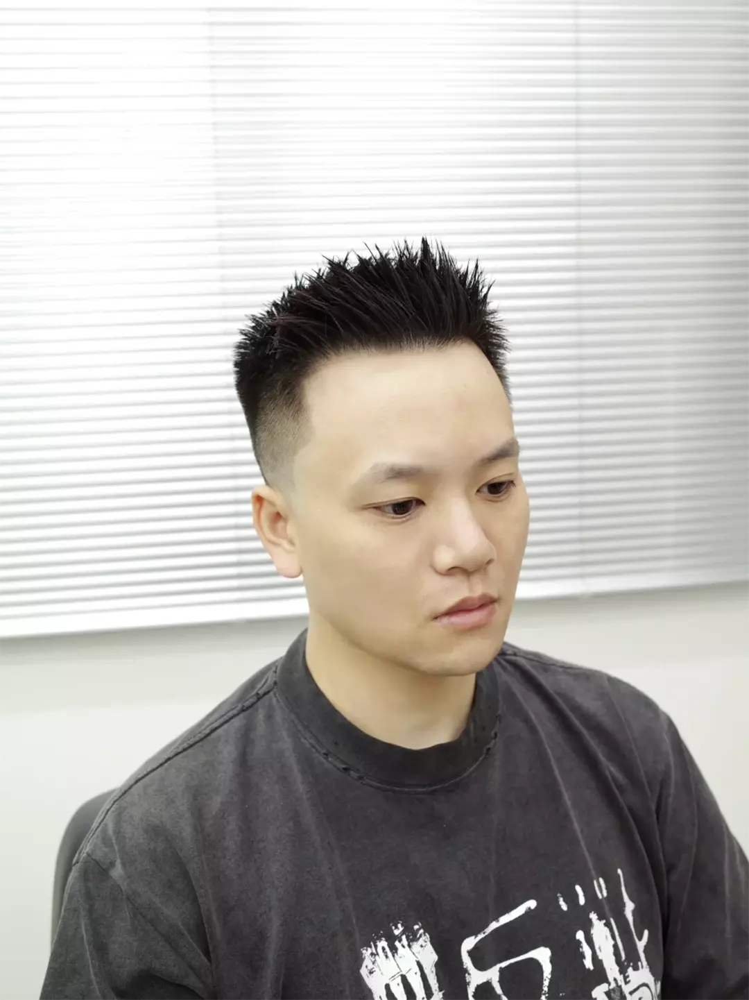 图片[3]-“头发粗硬”的男生，试试这3款潮流发型，帅气又有型！-小蓝短视频