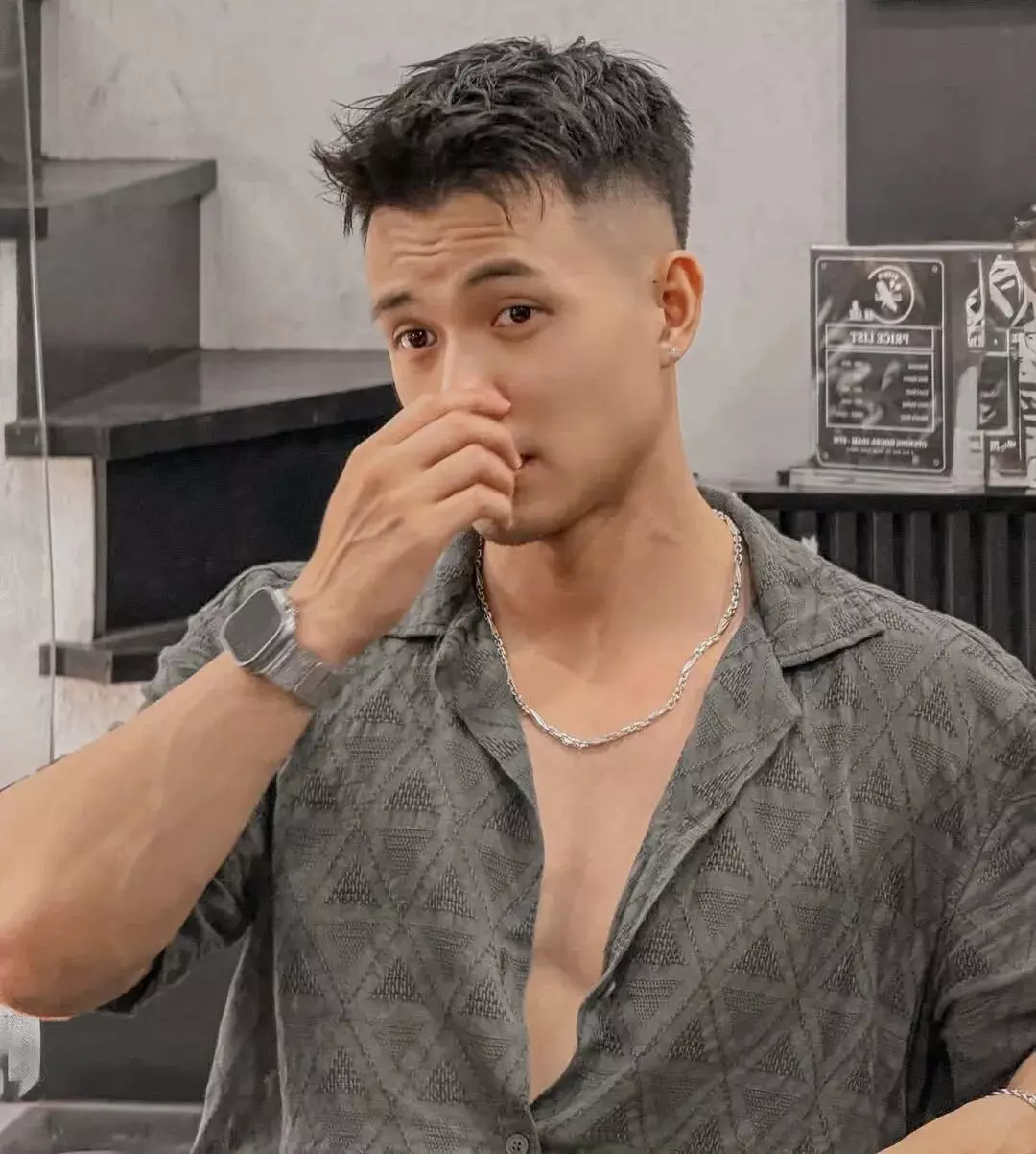 图片[3]-颜值不够，发型来凑！男生剪这3款发型，干净利落又帅气-小蓝短视频