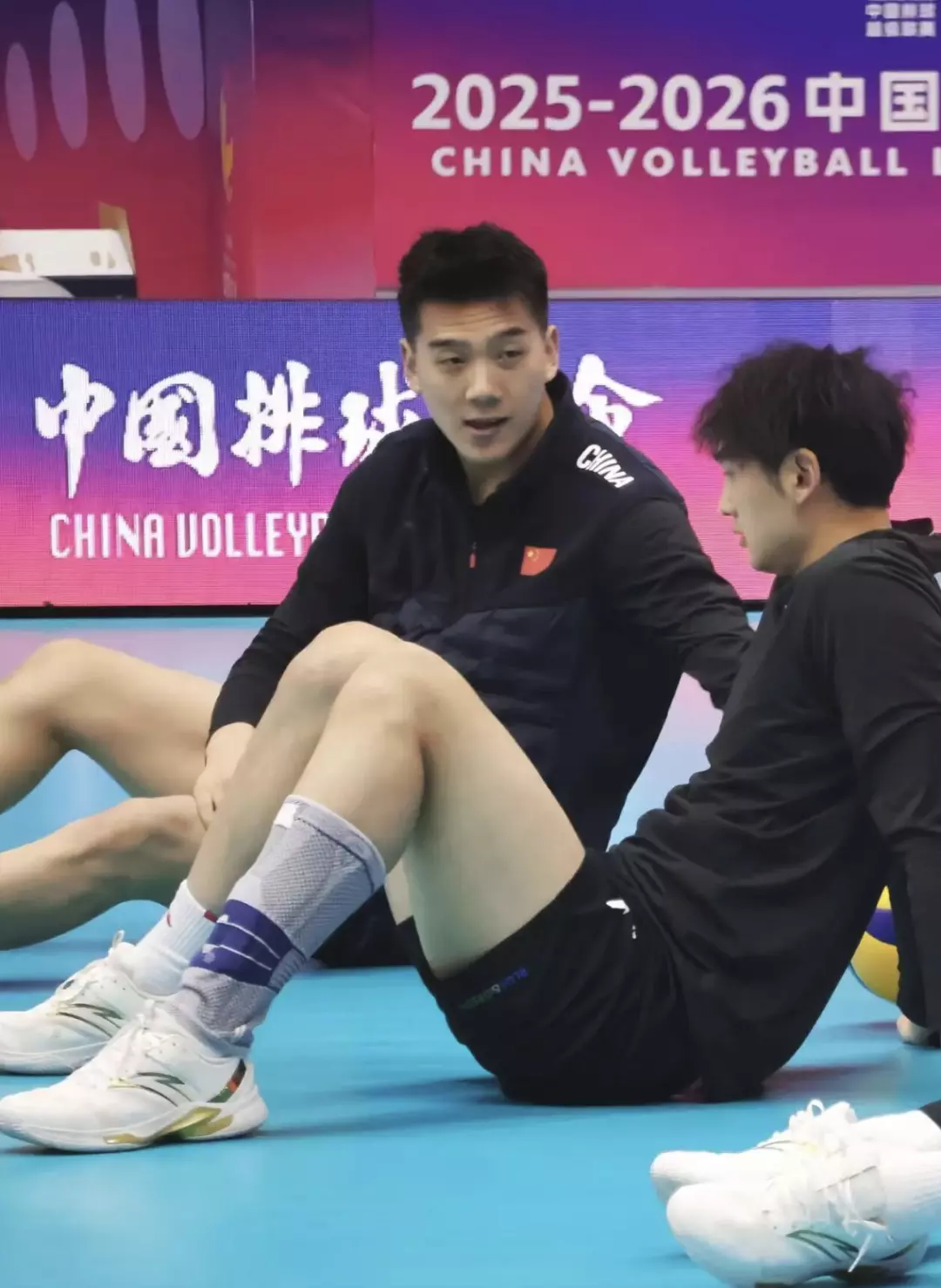 图片[2]-山东男排翟德军撩衣太好看，195CM长腿纵身一跃实力藏不住！-潮男潮北-潮男潮北