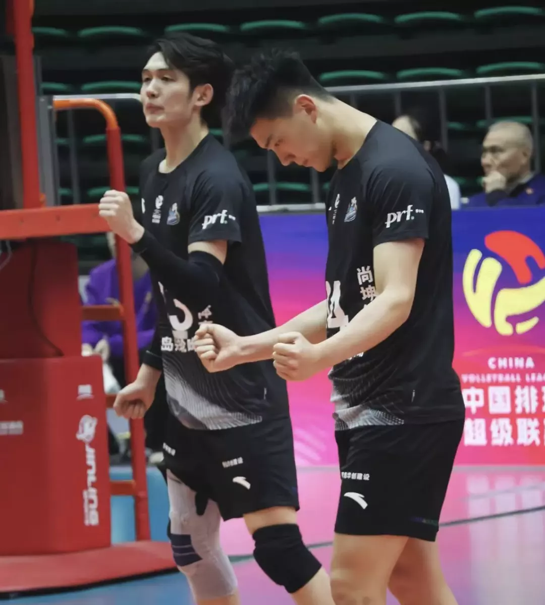 图片[3]-山东男排翟德军撩衣太好看，195CM长腿纵身一跃实力藏不住！-潮男潮北-潮男潮北