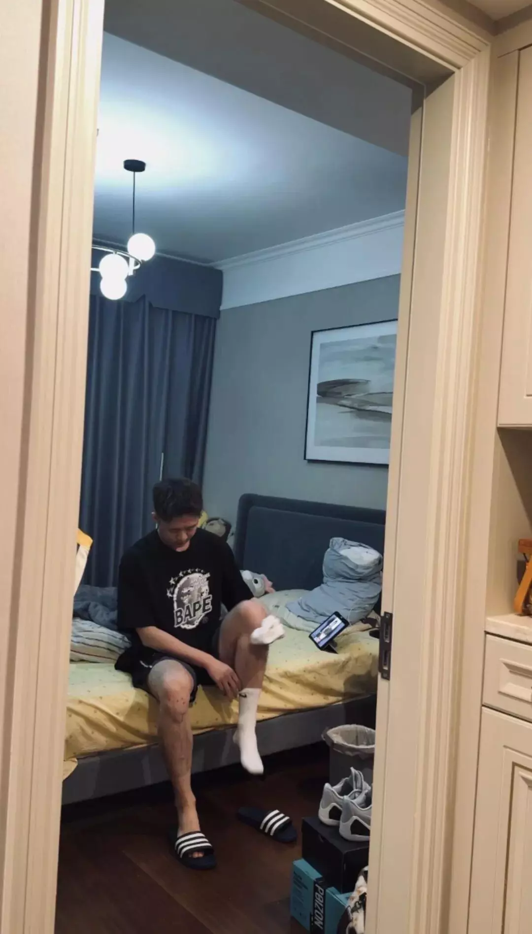 图片[2]-那个闻臭袜的帅哥找到了！竟然是个187cm体育生……-小蓝短视频