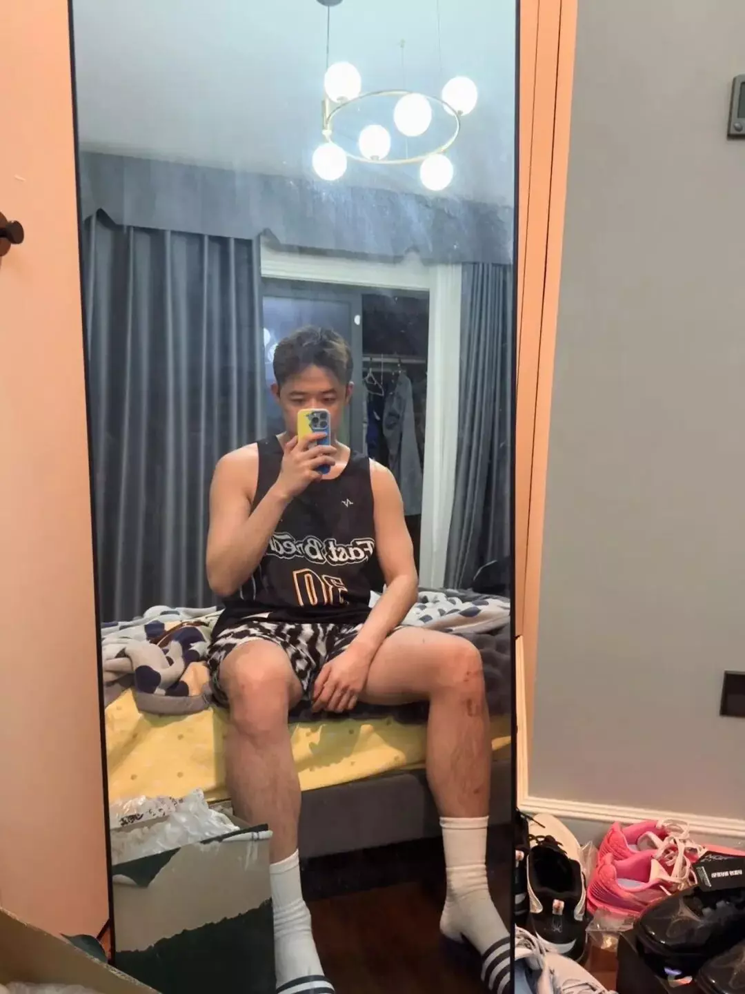 图片[8]-那个闻臭袜的帅哥找到了！竟然是个187cm体育生……-小蓝短视频