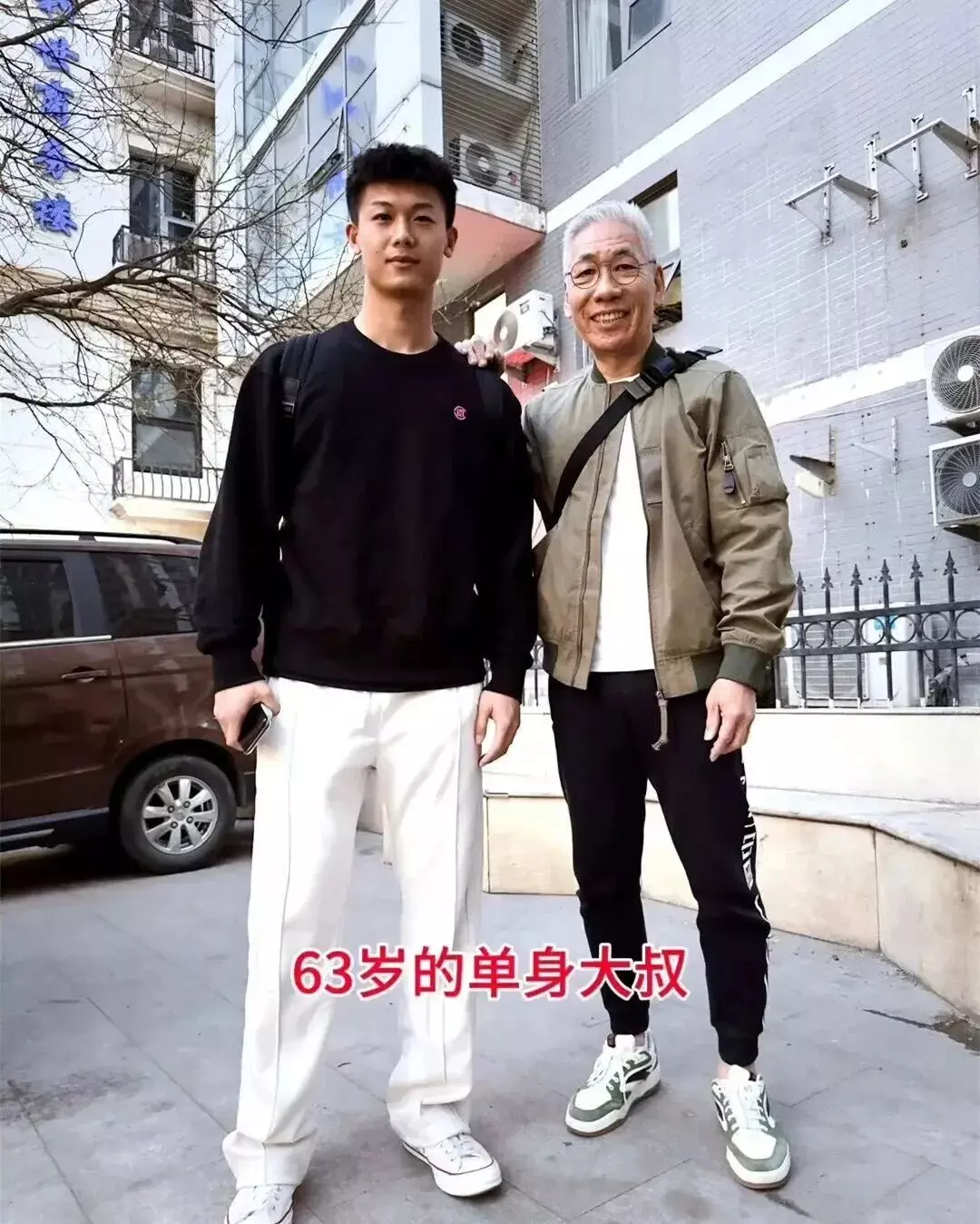 图片[4]-20万粉网红“超级铎”和刘姥姥真是一对？他爆料“姥姥光画饼”…网红小鲜肉和金主的爱情，要怎样维系？-小蓝短视频