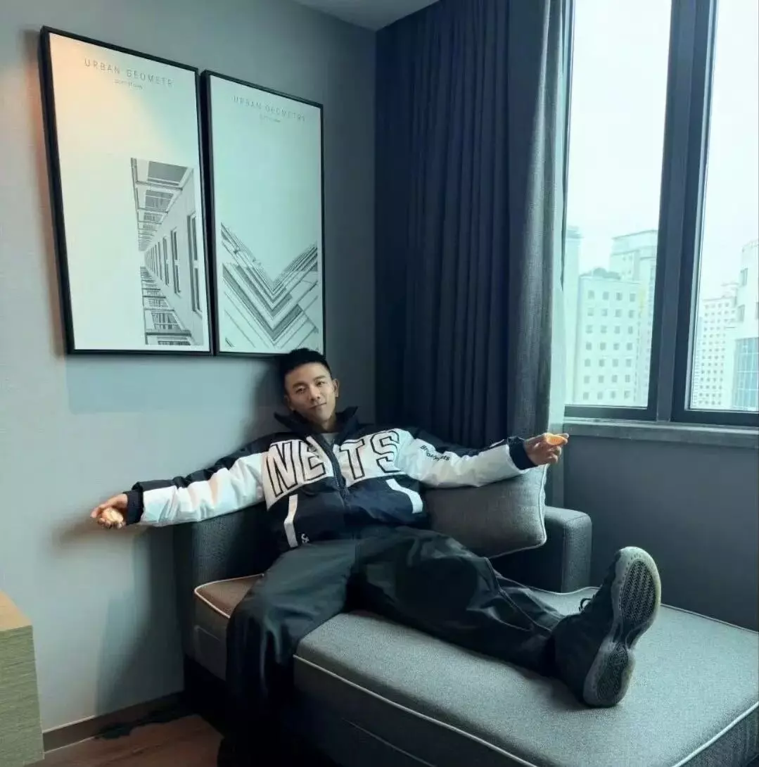 图片[12]-疑似流出！这个黑皮体育生在外网火了……-潮男潮北-潮男潮北