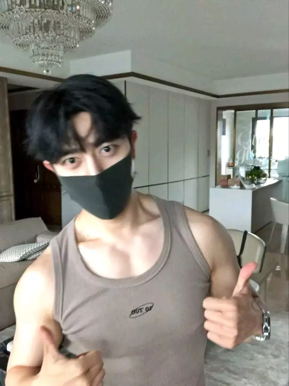 图片[8]-大胸围运动型男紧身衣穿搭太显肌肉线条-潮男潮北-潮男潮北