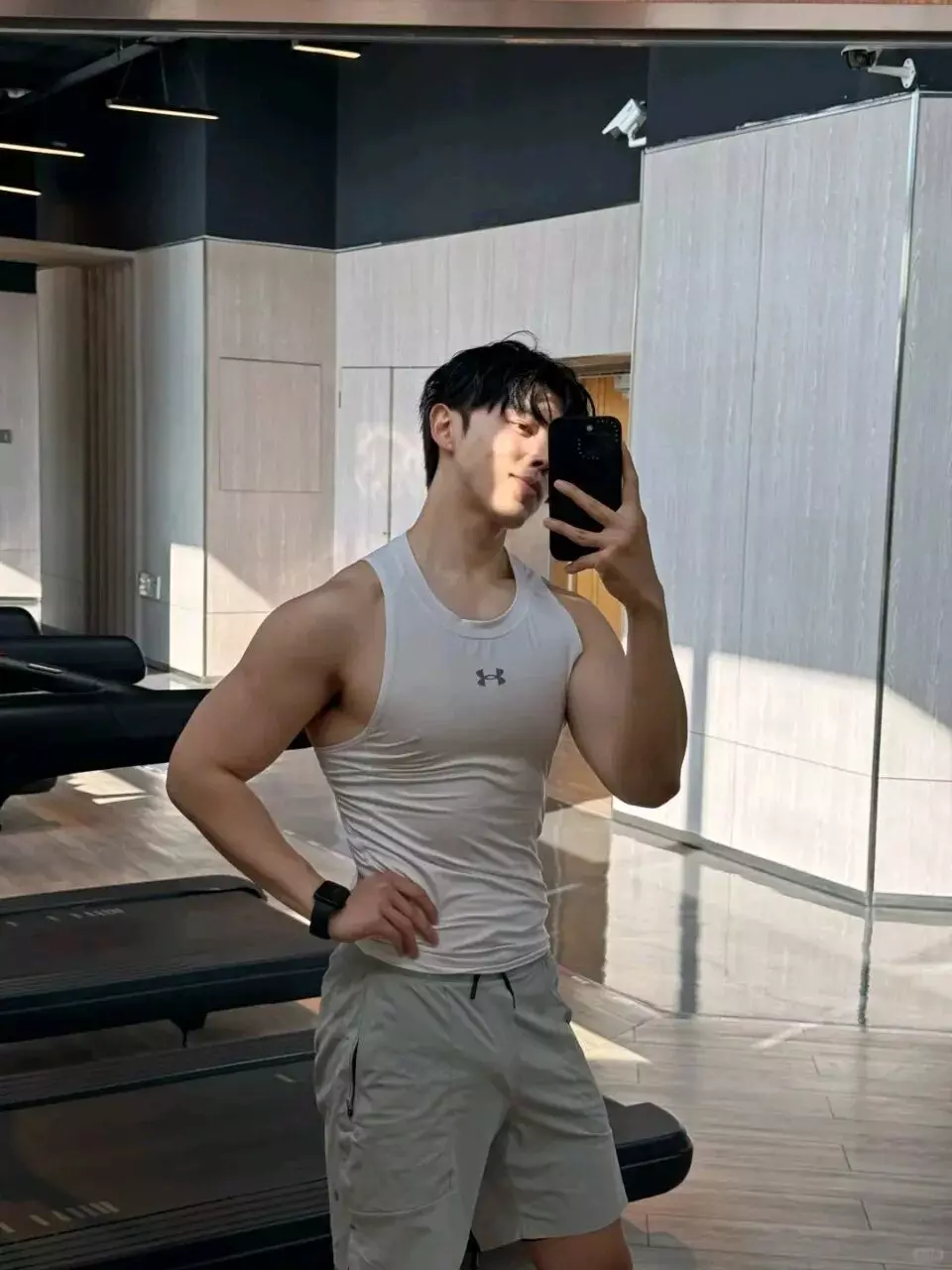 图片[12]-大胸围运动型男紧身衣穿搭太显肌肉线条-潮男潮北-潮男潮北