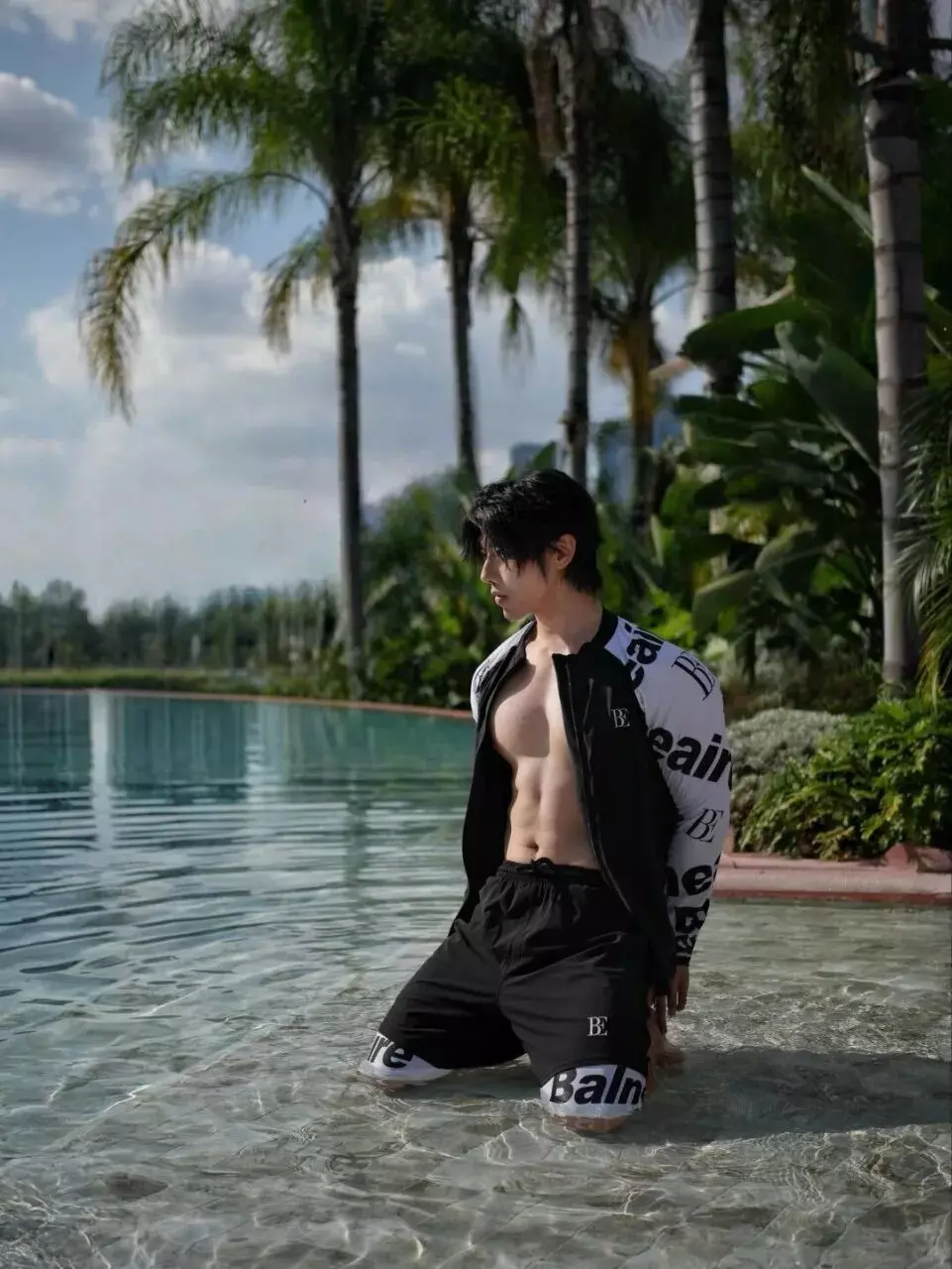 图片[10]-大胸围运动型男紧身衣穿搭太显肌肉线条-潮男潮北-潮男潮北