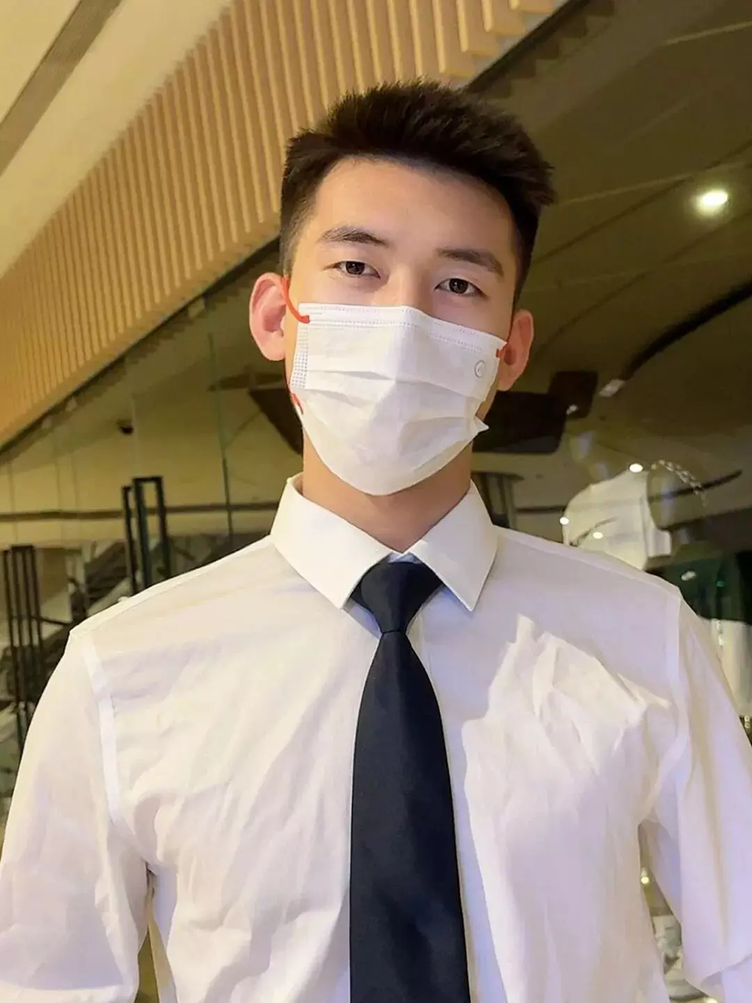 30岁以上的男生，试试这3款简约“露额”发型，轻熟帅气不油腻！-潮男潮北