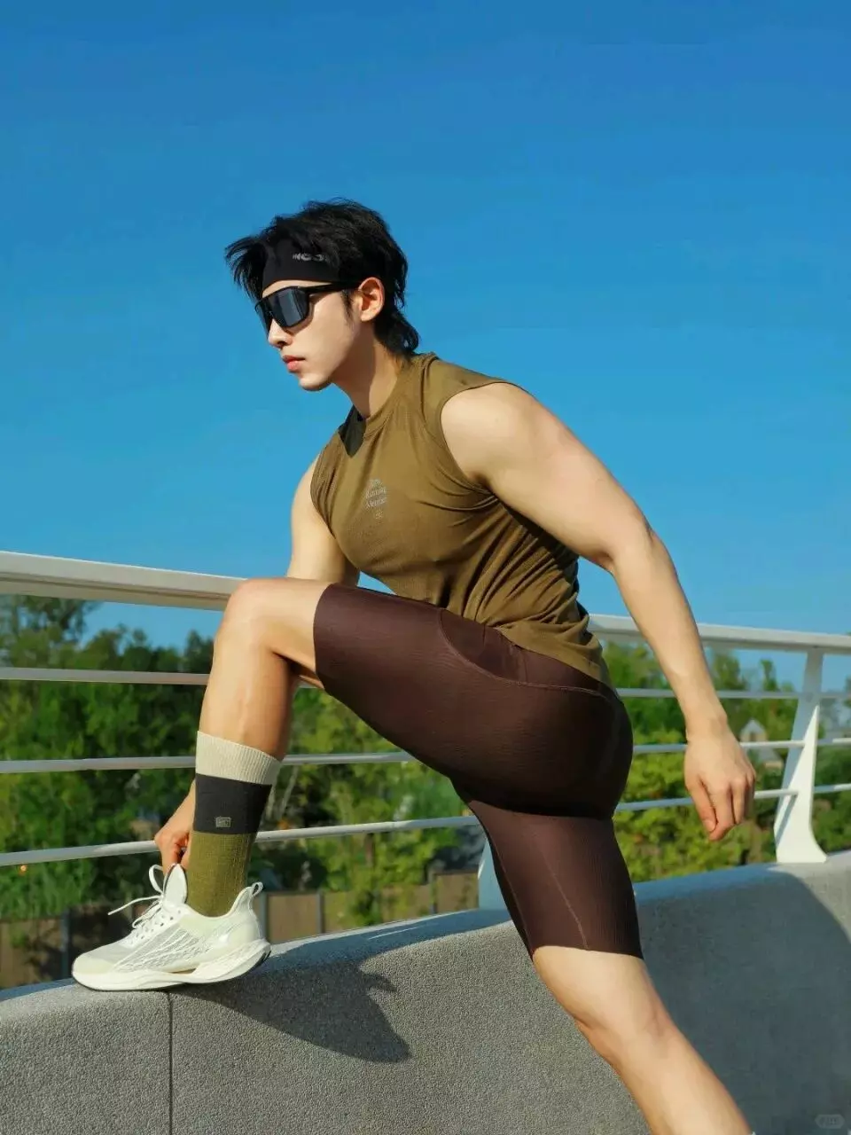 图片[6]-大胸围运动型男紧身衣穿搭太显肌肉线条-潮男潮北-潮男潮北